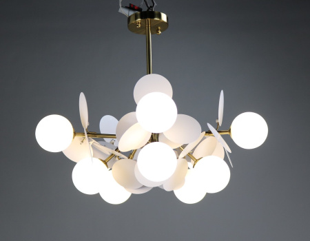 Люстра с плафонами бронза D68см