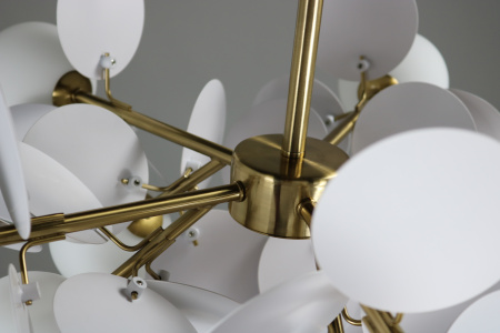 Люстра с плафонами бронза D68см