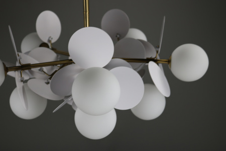 Люстра с плафонами бронза D68см