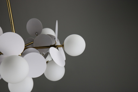 Люстра с плафонами бронза D68см